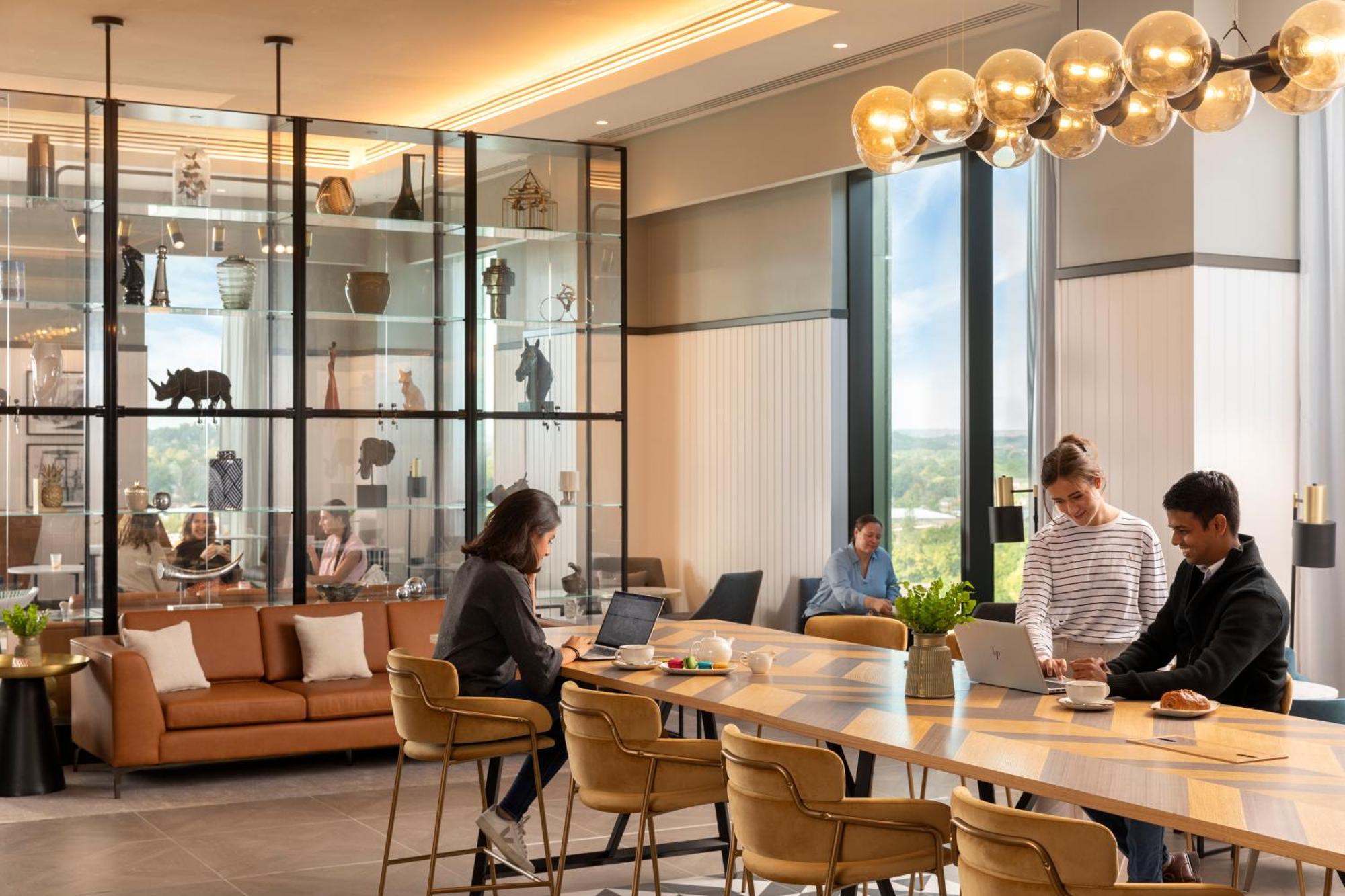 Hilton Woking Hotell Eksteriør bilde
