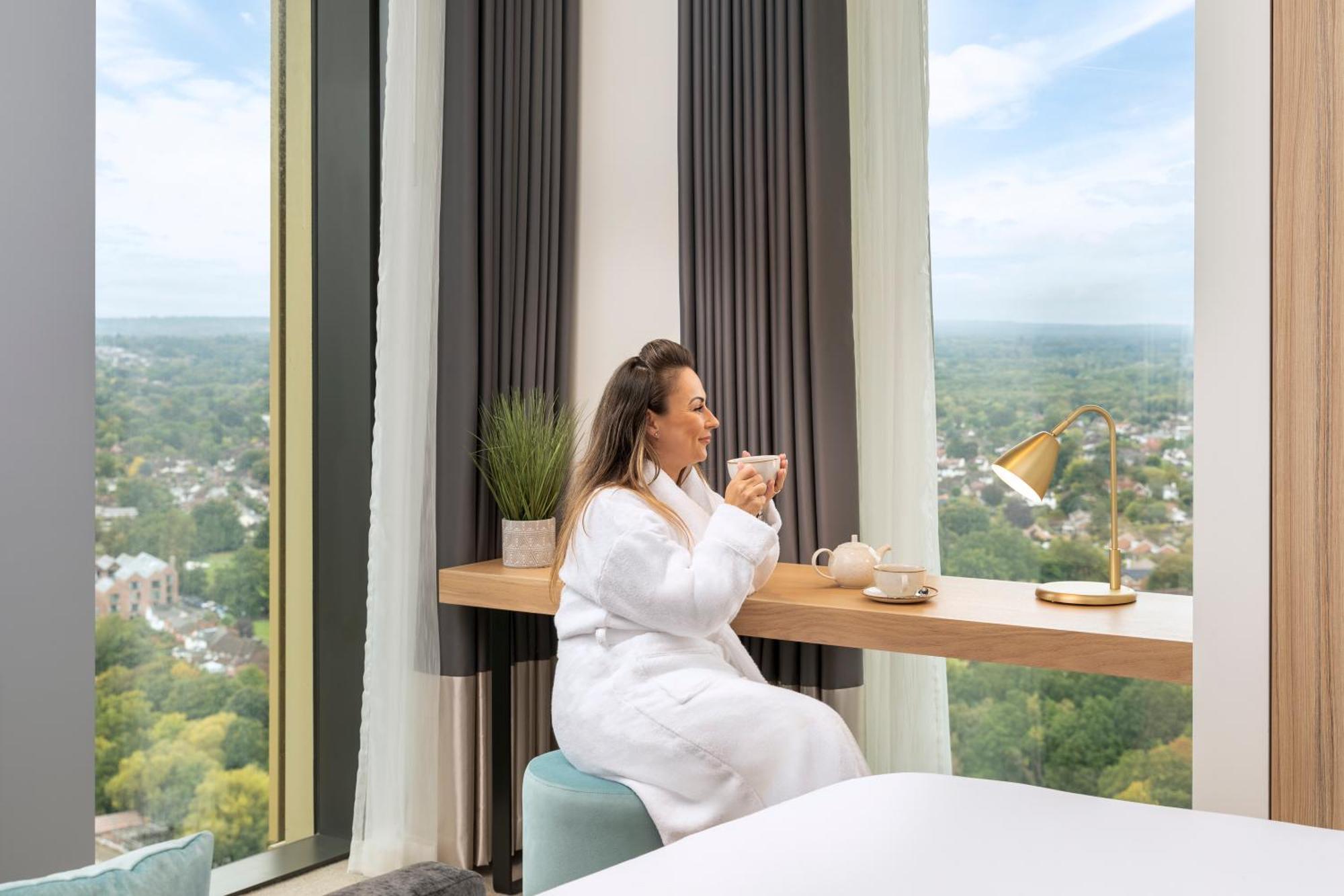 Hilton Woking Hotell Eksteriør bilde