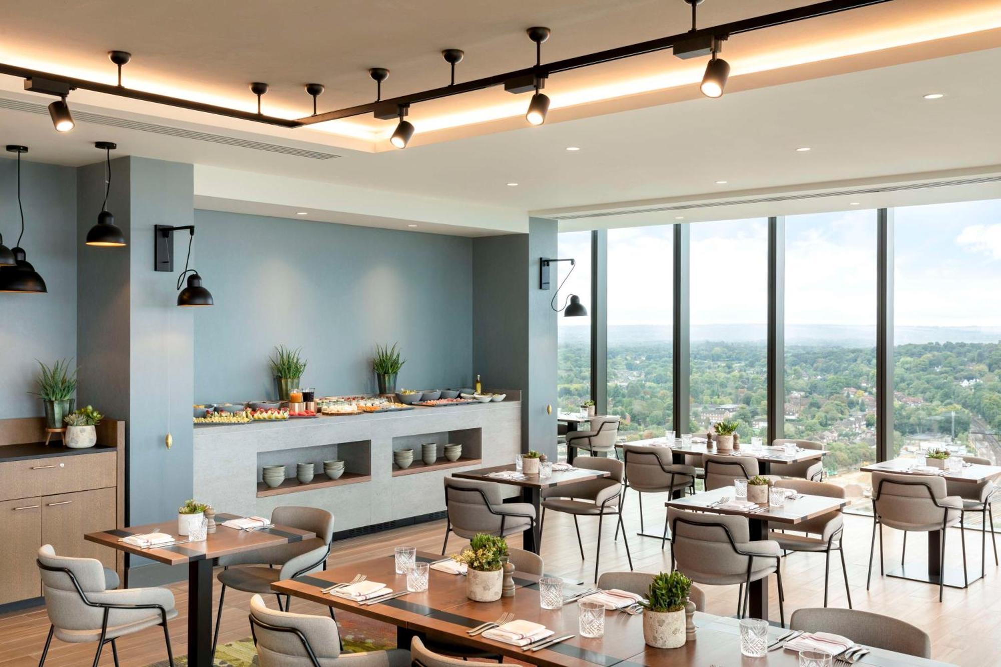 Hilton Woking Hotell Eksteriør bilde