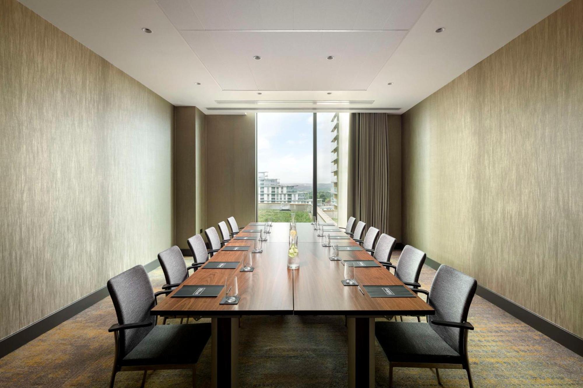 Hilton Woking Hotell Eksteriør bilde