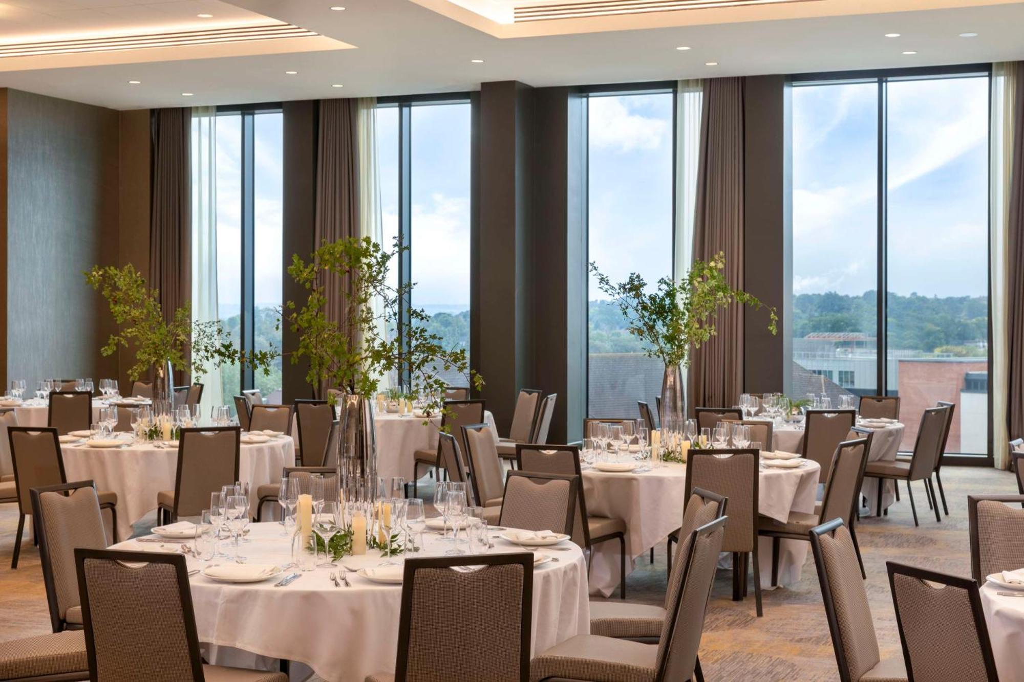 Hilton Woking Hotell Eksteriør bilde
