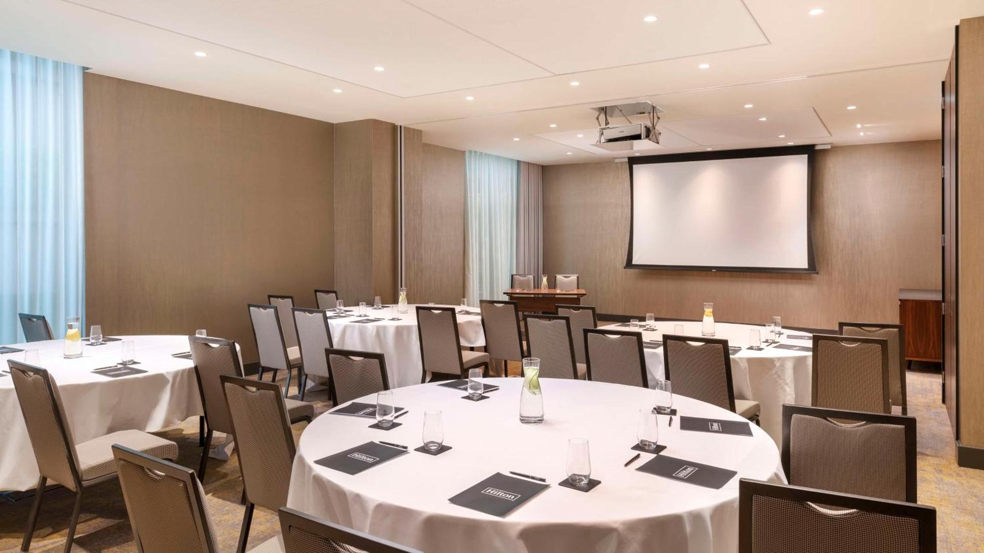Hilton Woking Hotell Eksteriør bilde