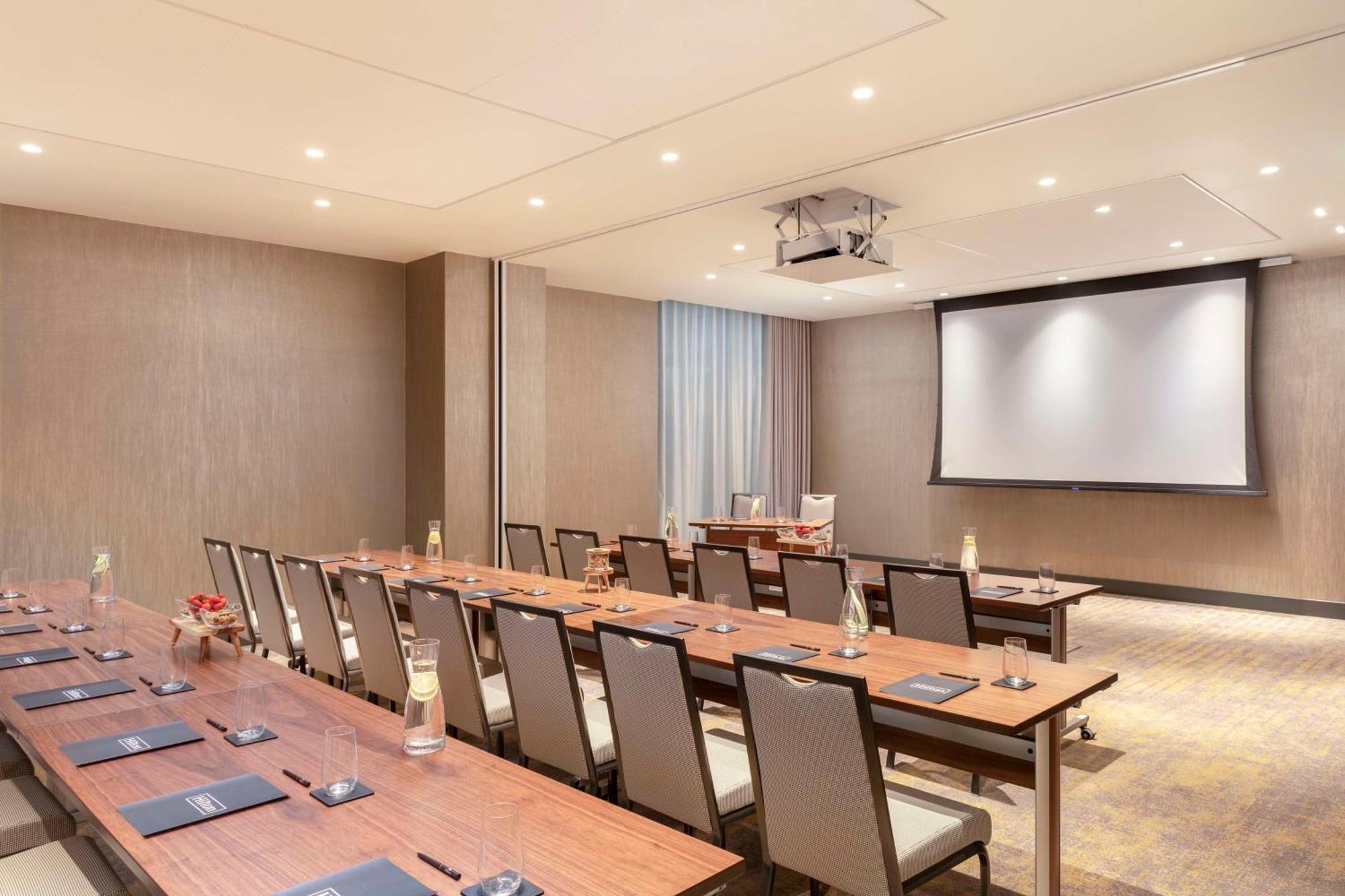 Hilton Woking Hotell Eksteriør bilde