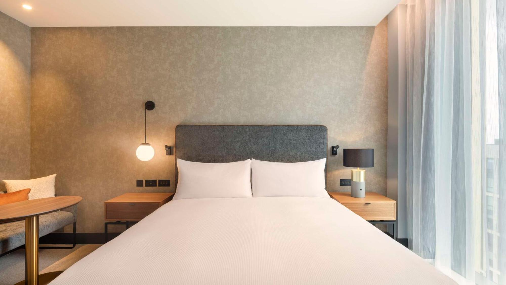 Hilton Woking Hotell Eksteriør bilde