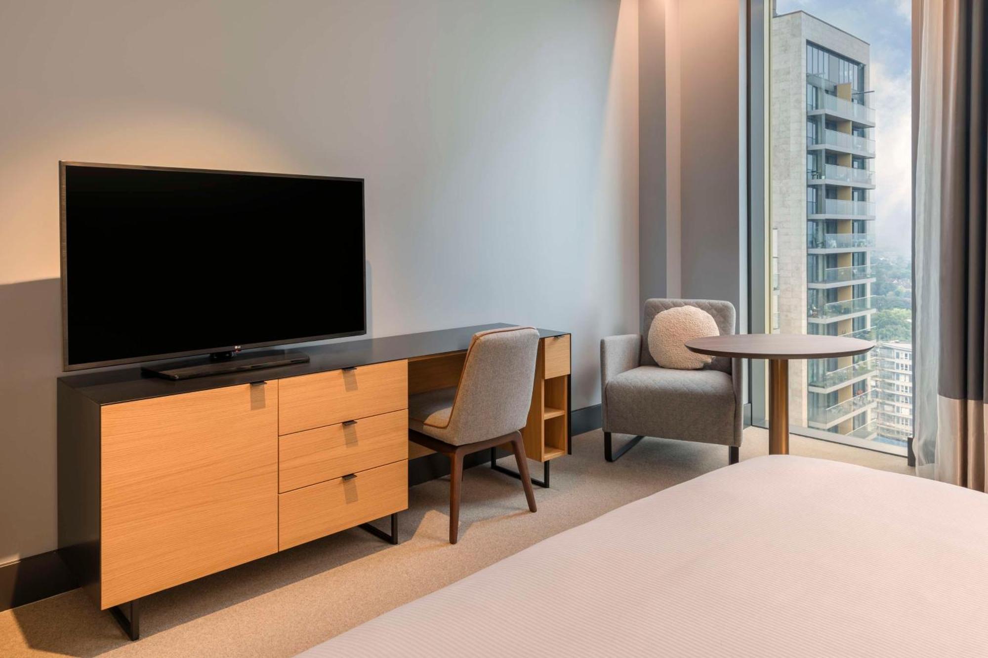 Hilton Woking Hotell Eksteriør bilde