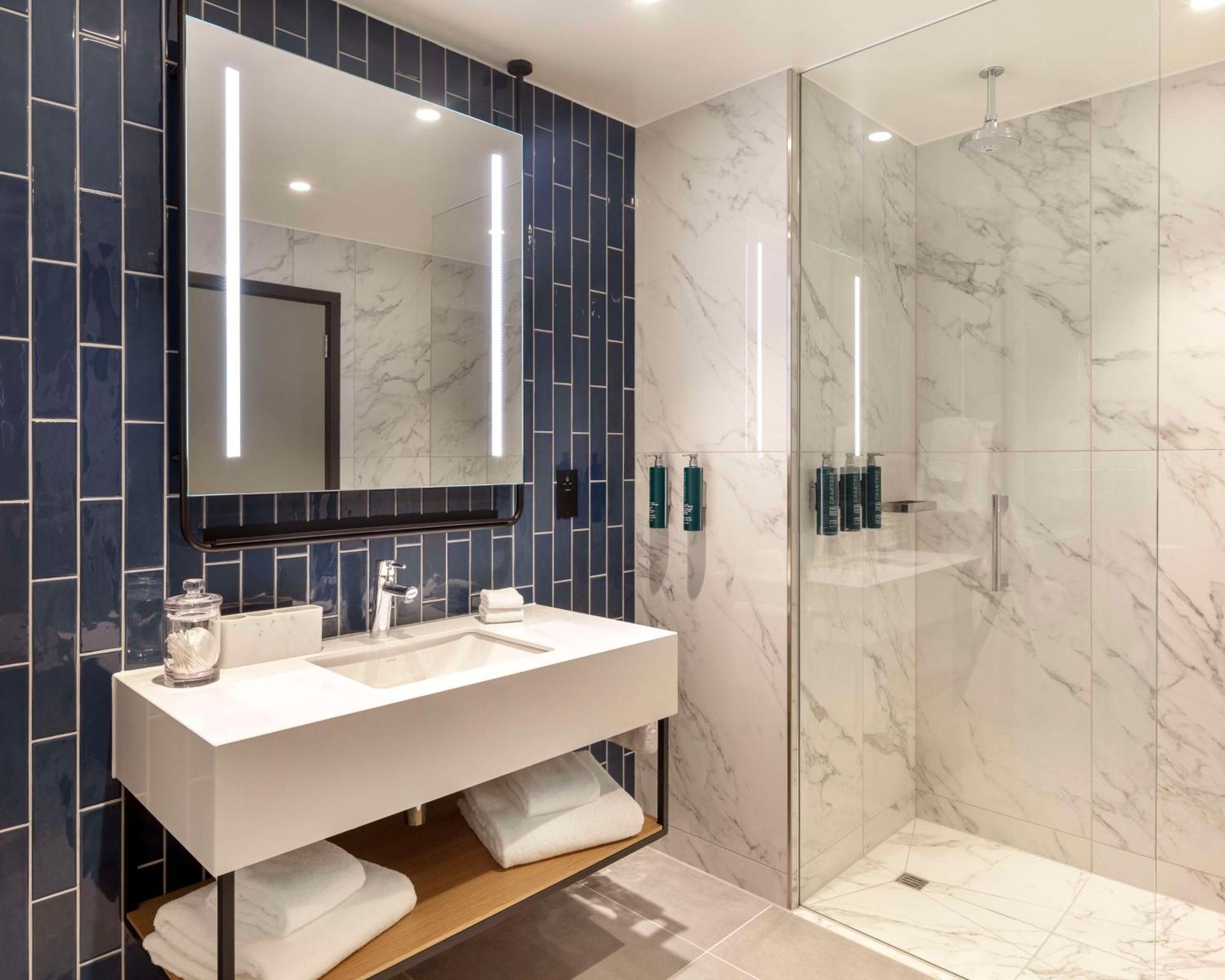 Hilton Woking Hotell Eksteriør bilde