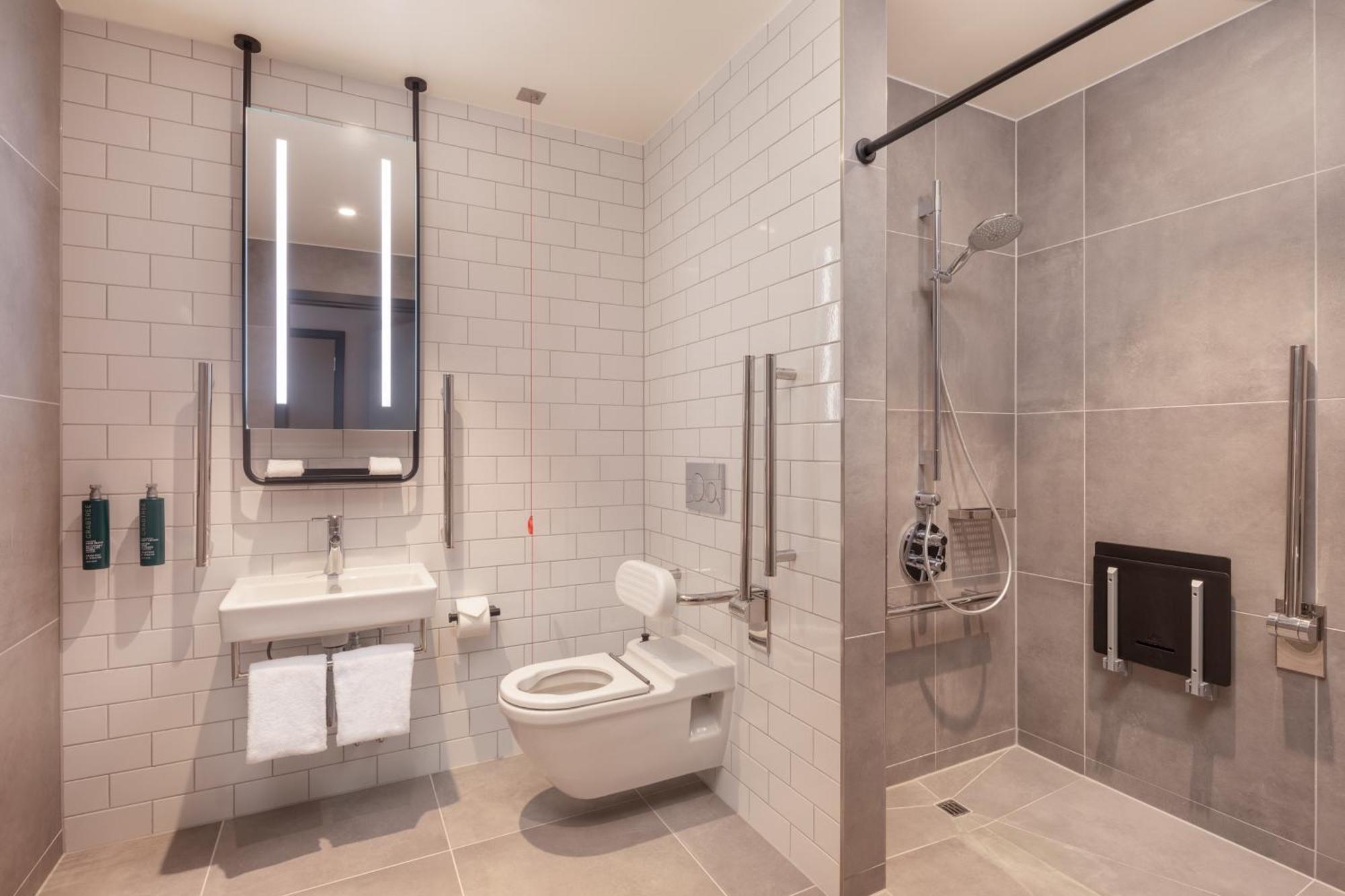 Hilton Woking Hotell Eksteriør bilde