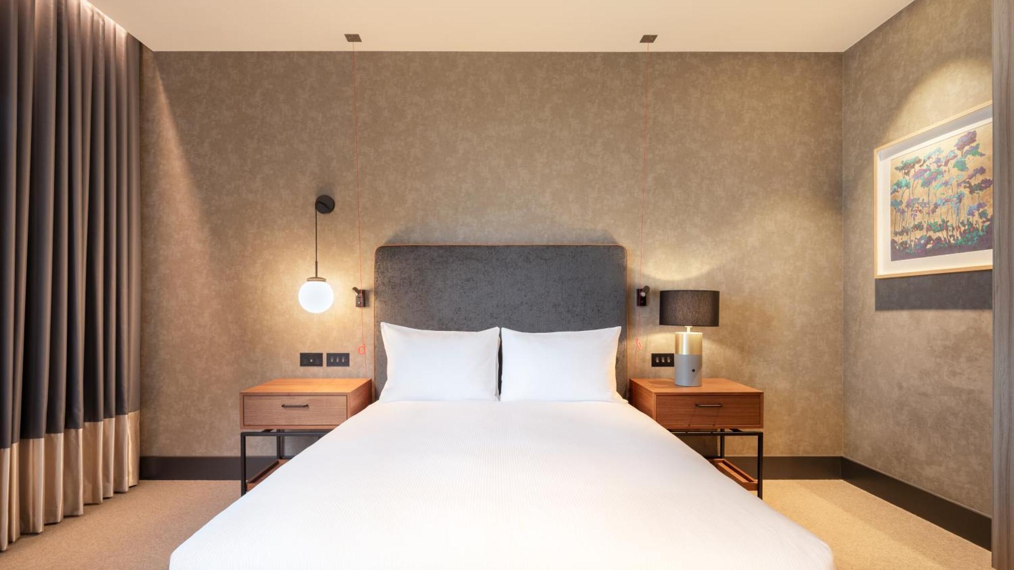 Hilton Woking Hotell Eksteriør bilde