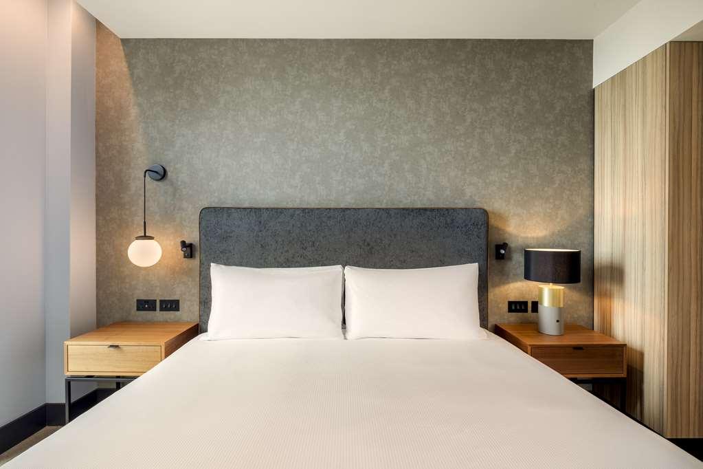 Hilton Woking Hotell Rom bilde