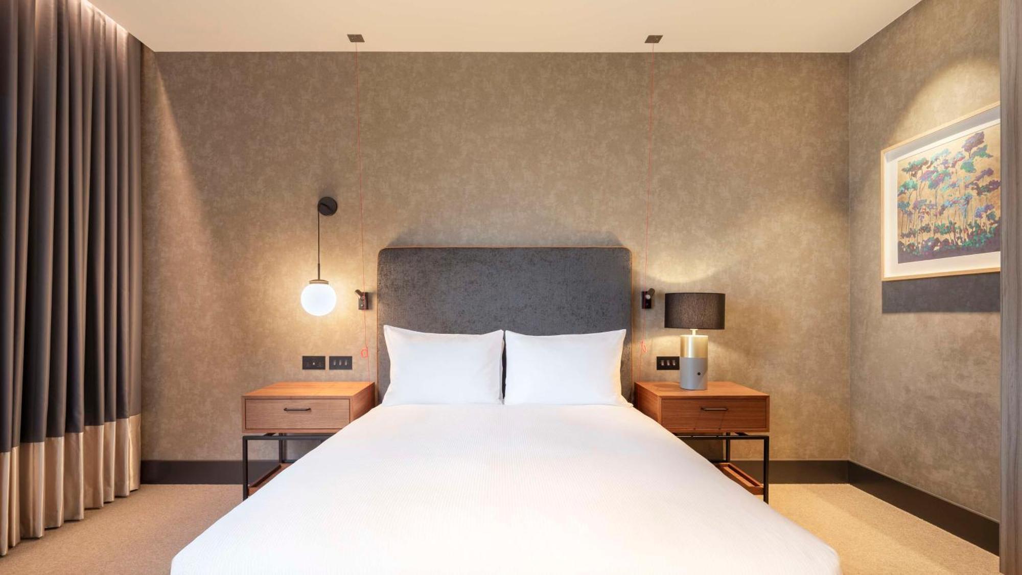 Hilton Woking Hotell Eksteriør bilde
