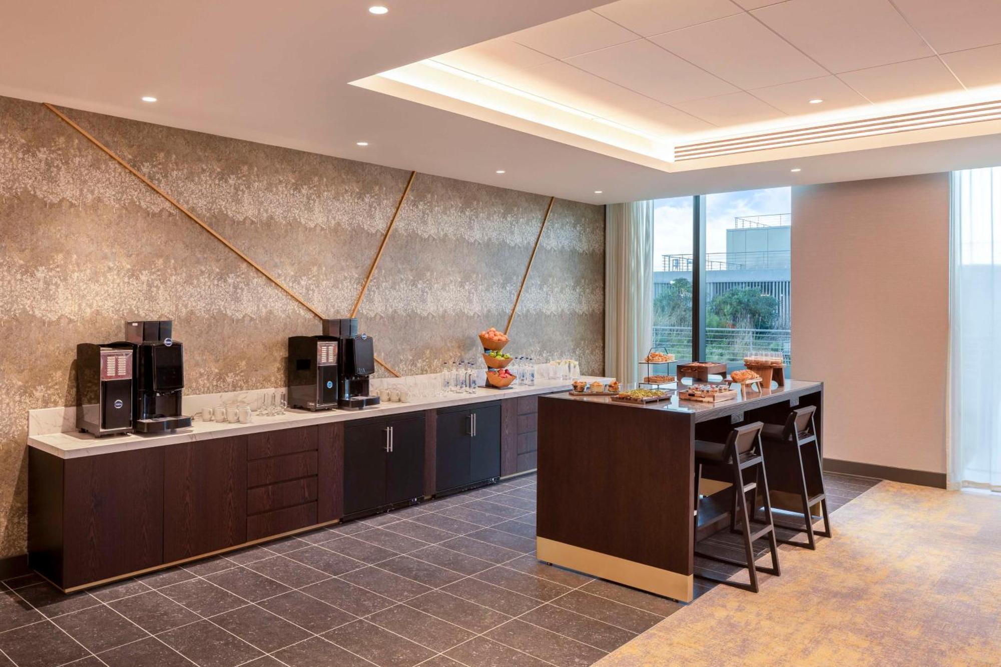 Hilton Woking Hotell Eksteriør bilde