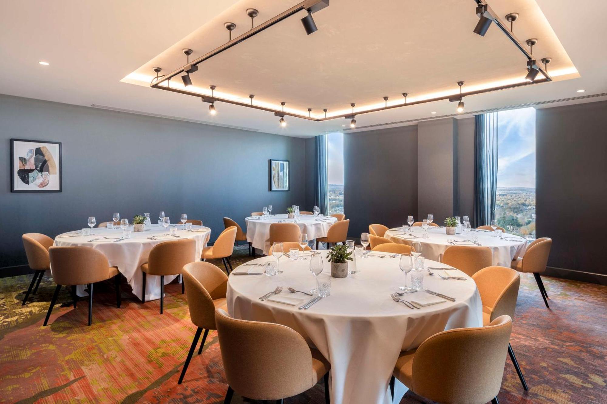 Hilton Woking Hotell Eksteriør bilde